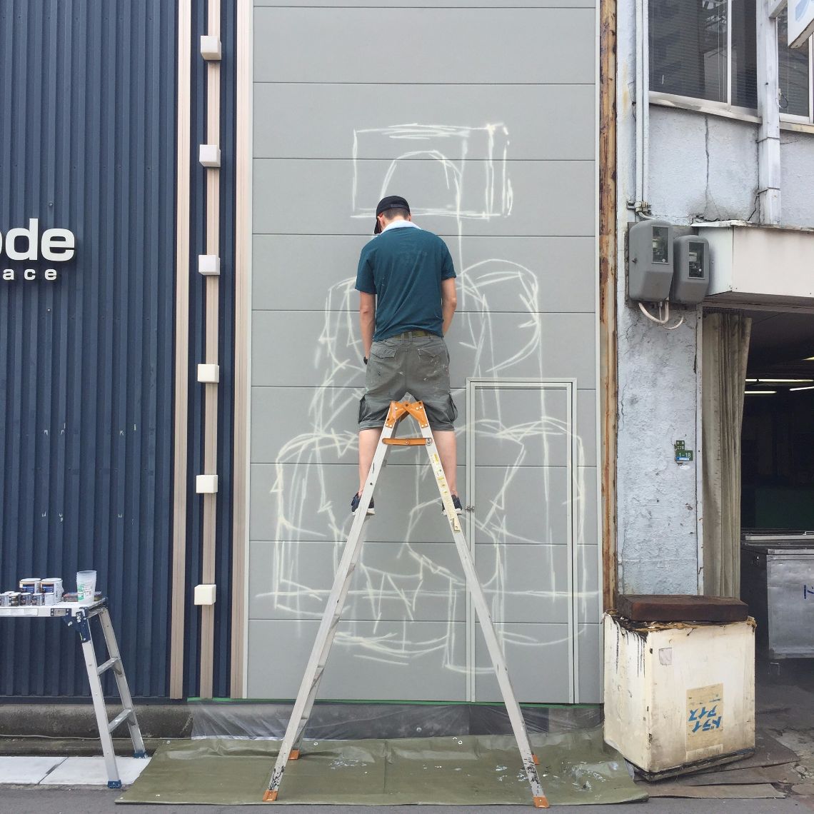  下書きはスプレーで