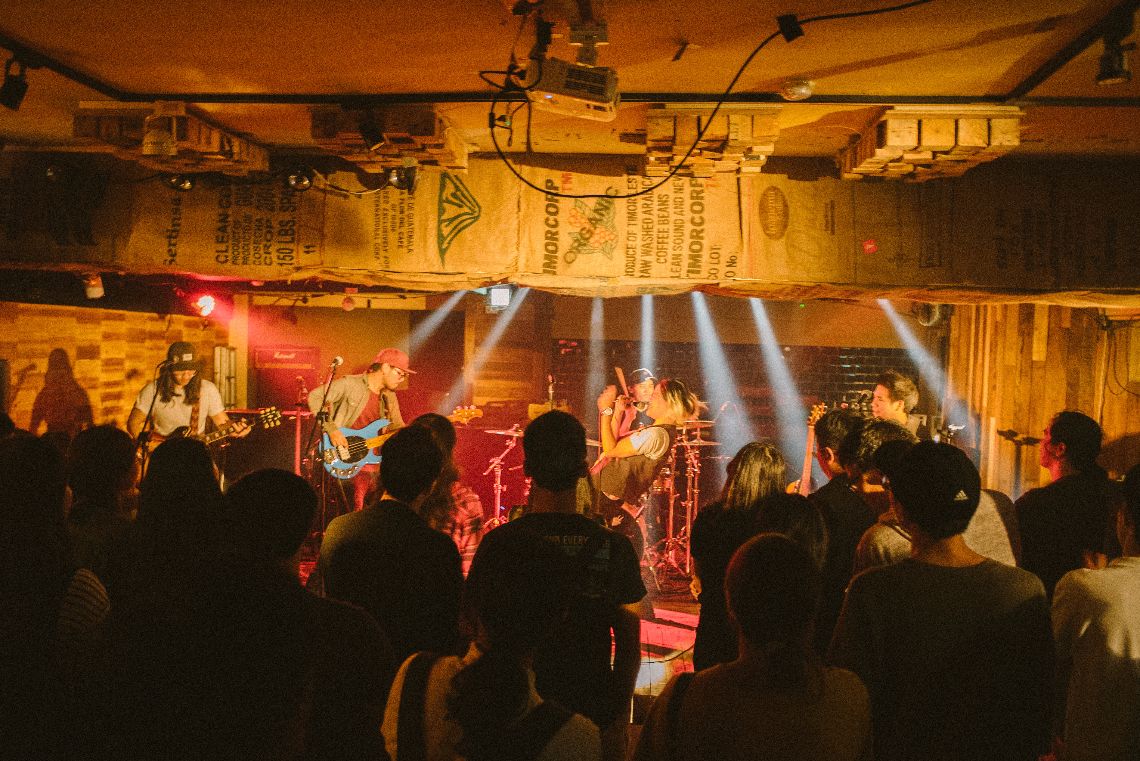  次はバンド、三十萬年老虎鉗(Mr. LOUD WHO CHANCE)の登場です。